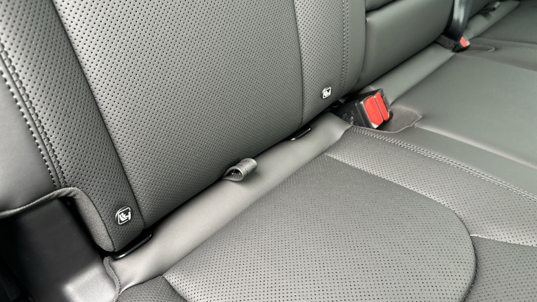 Land Rover Defender 3.0 D350 X-Dynamic SE 110 5dr Auto Diesel Estate